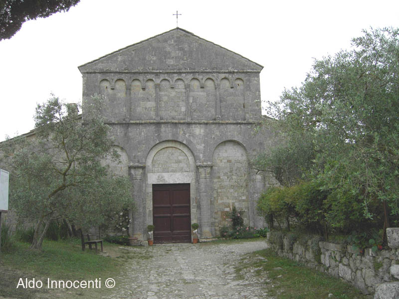 FACCIATA DELLA PIEVE DI SAN GIOVANNI BATTISTA A CORSANO